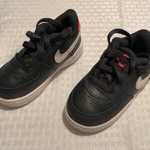 Nike Force 1, Black & Flash Crimson, Size 8C